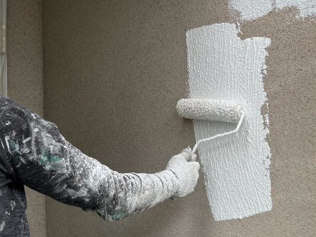 小野市で外壁下塗り